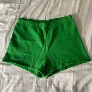 Aritzia TNA Cozy Fleece Perfect Hi-Rise 3” Sweatshort, size Medium - Vine Green